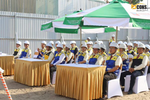 Lãnh đạo các đơn vị tham dự sự kiện.
